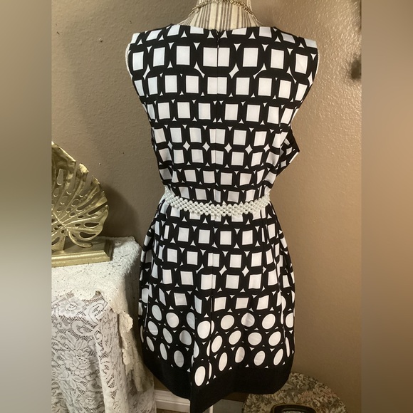 Studio I Classic Black & White MIDI dress. - Picture 3 of 16